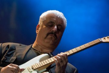 Pino è, critiche al concerto tributo a Pino Daniele: i video della serata