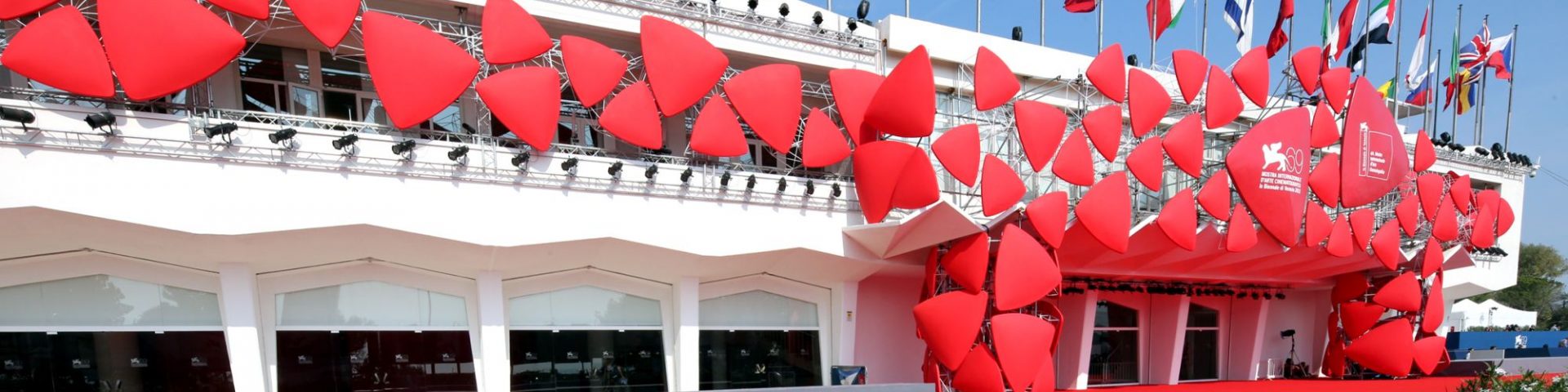 Radio Italia, la radio ufficiale di Venezia 77: ecco le immagini più belle della prima settimana dell’evento (Video)