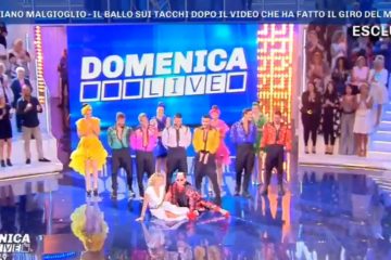 Barbara D'Urso e Cristiano Malgioglio cadono a Domenica Live - Video