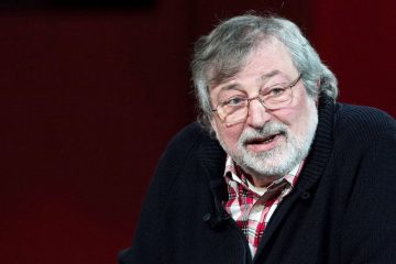 Guccini contro Baglioni: "Esclusa a Sanremo la mia canzone sui migranti"