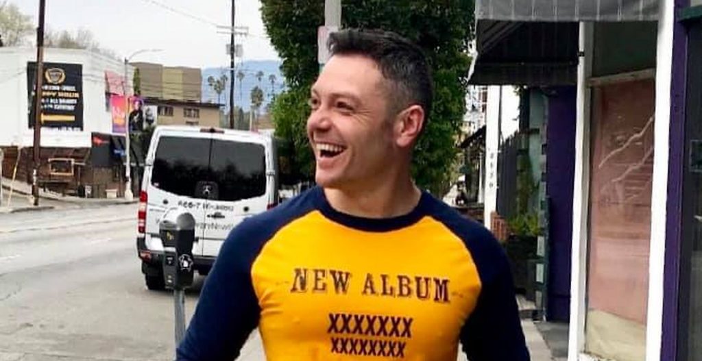 🎙️ Amici per errore, Tiziano Ferro, accordi e testo - Nuove canzoni