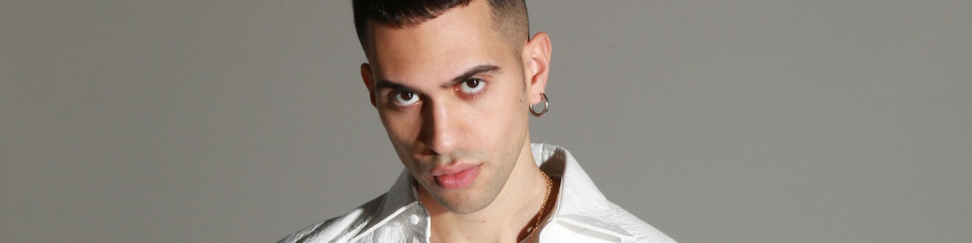 Il prete fa cantare "Soldi" di Mahmood in chiesa - Video virale