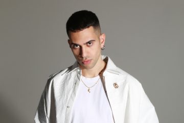 Il prete fa cantare "Soldi" di Mahmood in chiesa - Video virale