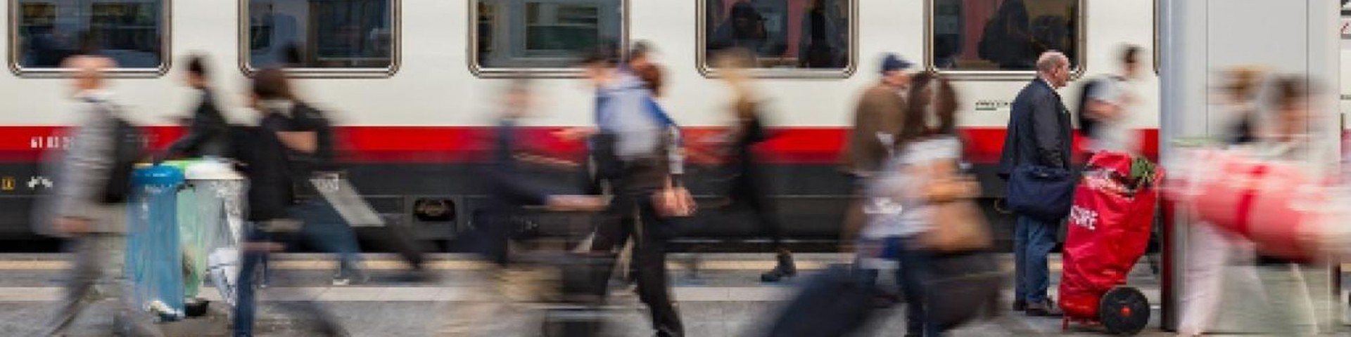 Festa della Donna: Trenitalia regala una caramella e il post diventa virale