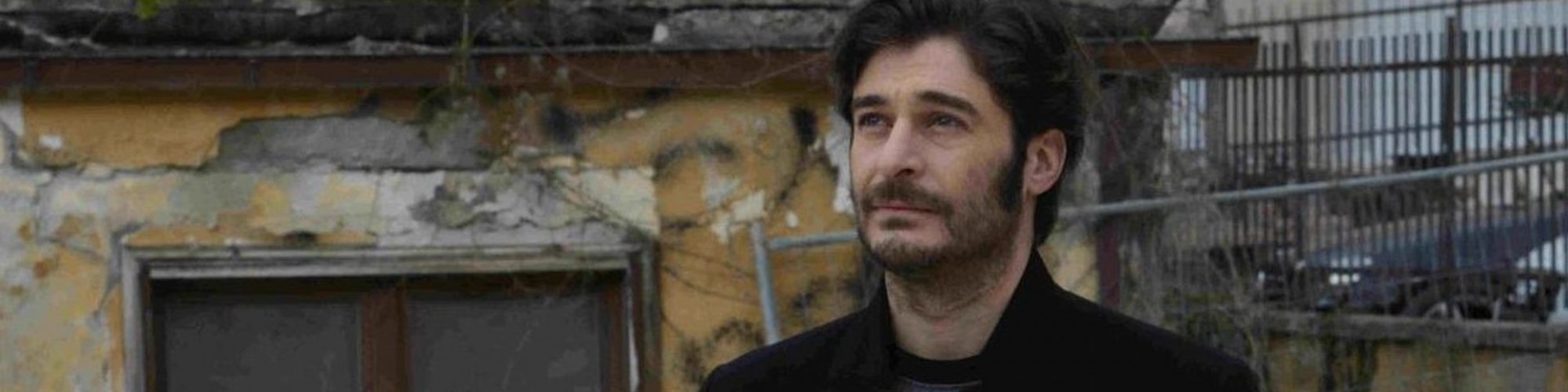 Lino Guanciale ricorda il terremoto a L'Aquila: "La libreria mi stava cadendo addosso"