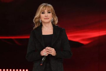 Cosa ha fatto al piede Milly Carlucci?