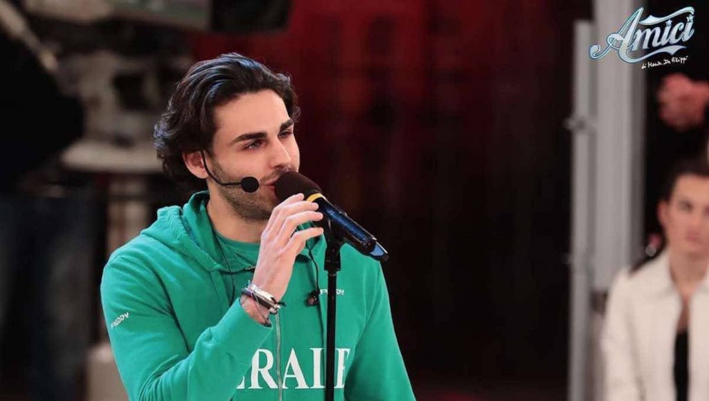 Dj Giuseppe di Radio 105 (partner di Amici) attacca Alberto Urso: è polemica