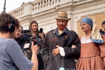 Laura Pausini e Biagio Antonacci a sorpresa a Piazza di Spagna – Video