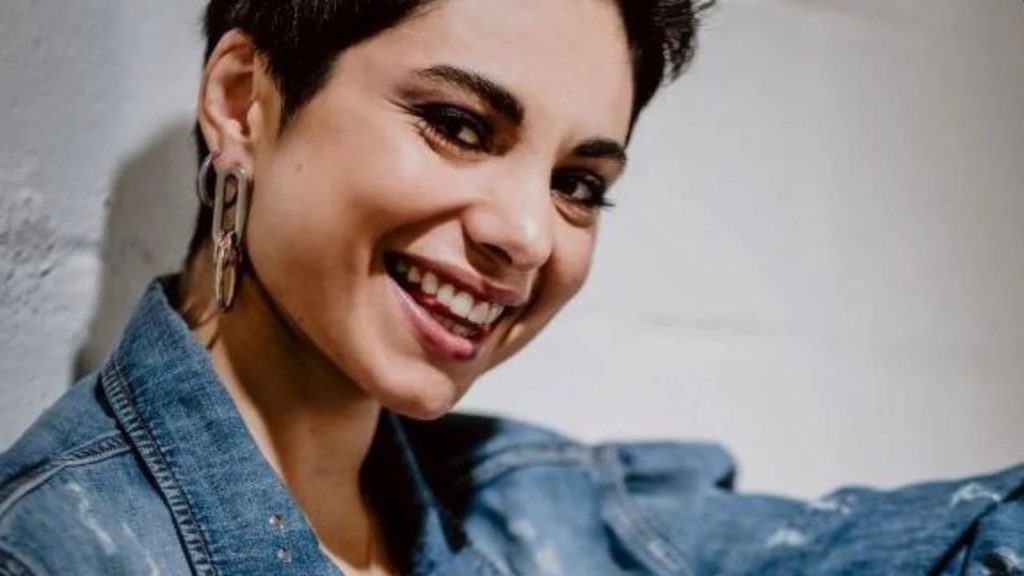 “Come mia madre”: testo e significato della canzone di Giordana Angi