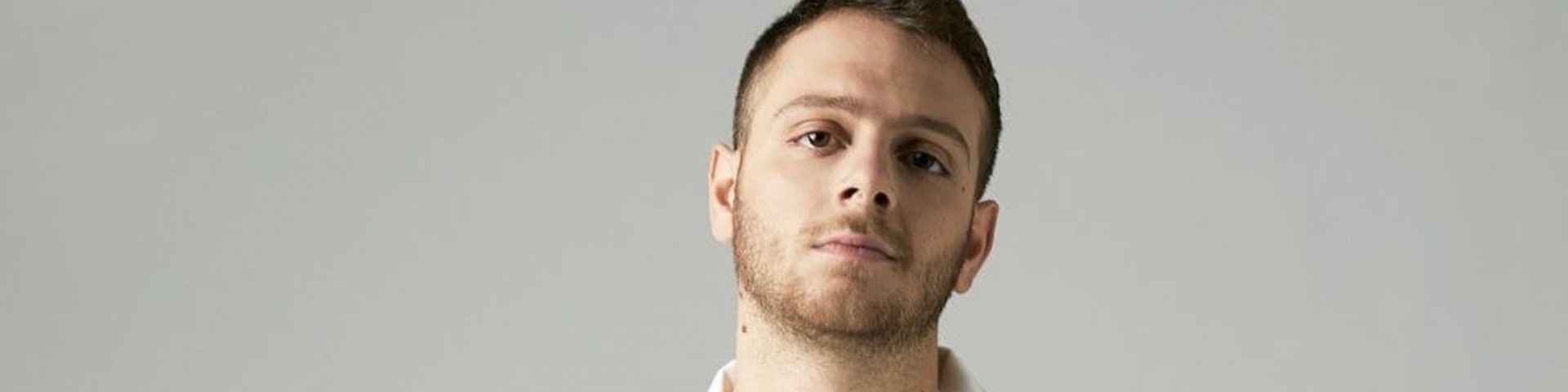 “Rosso di rabbia”: testo e significato della canzone di Anastasio