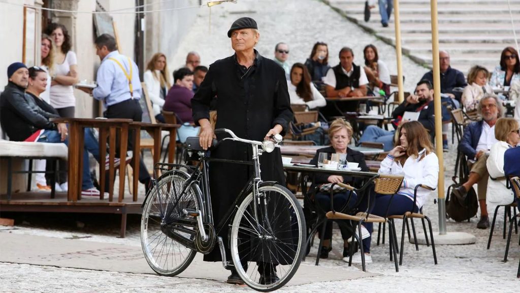 A che ora finisce Don Matteo?