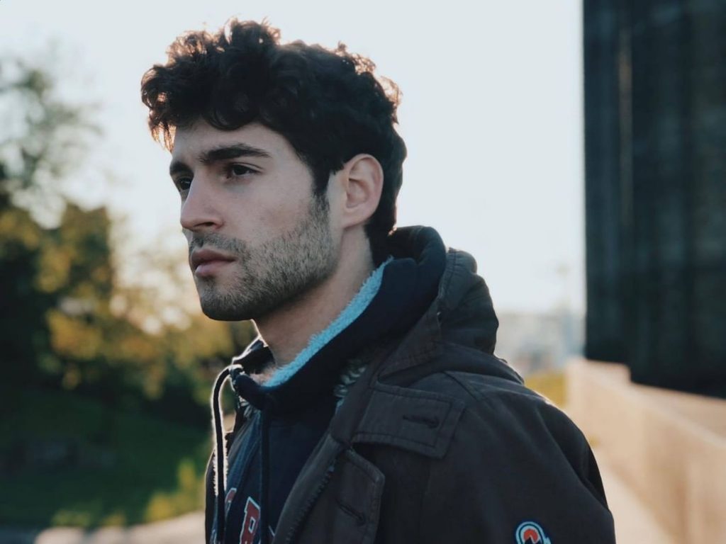 Matteo Faustini a Sanremo 2020: “Penso di essere su The Truman Show” (Video)