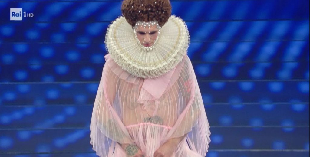 Achille Lauro a Sanremo 2020: look ed esibizione in finale (Foto e Video)