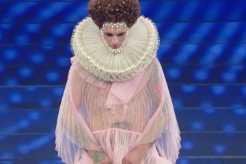 Achille Lauro a Sanremo 2020: look ed esibizione in finale (Foto e Video)