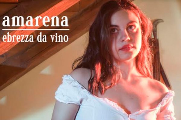 Amarena: “Ebrezza da vino” è il primo singolo della giovane cantautrice romana (Video)