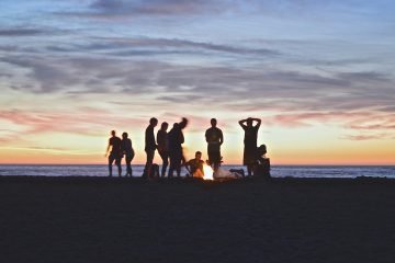 Le 10 canzoni per il falò di Ferragosto