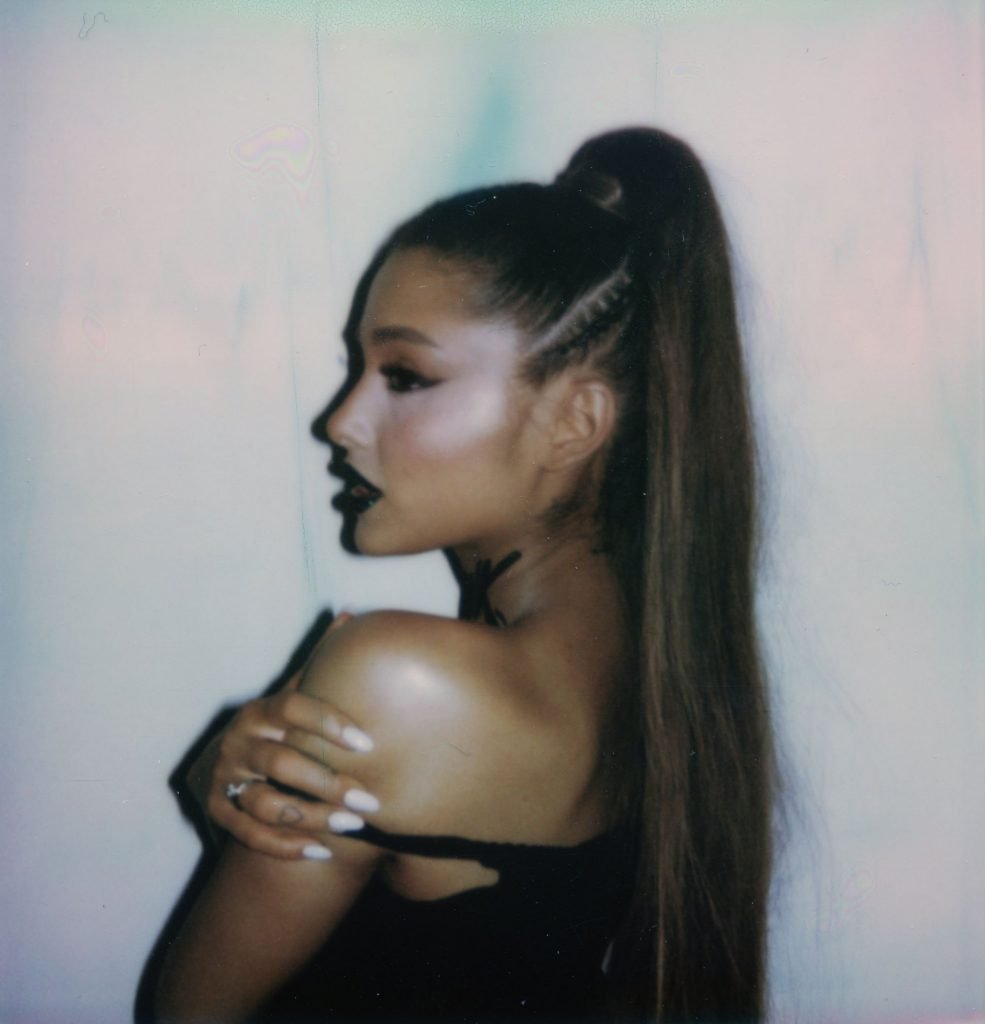 Ariana Grande: confermata l’uscita del sesto album. Ecco quando