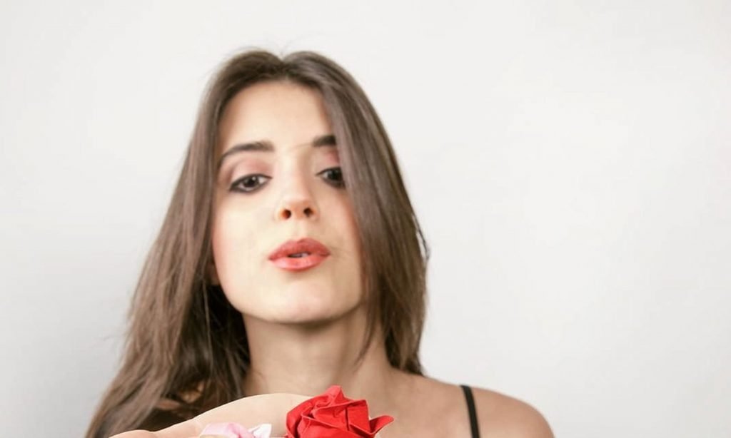 Greta Zuccoli a Sanremo Giovani: “Voglio concedermi alle mie emozioni senza paure” (Video)