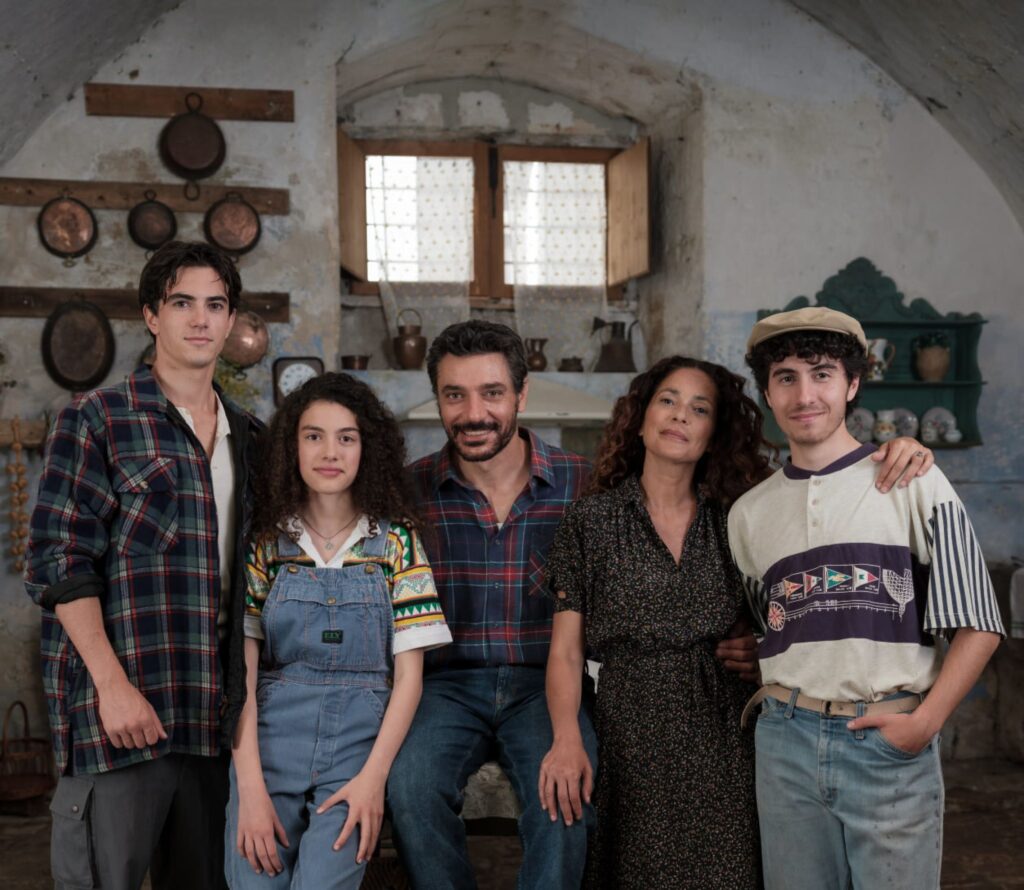Replica in TV: quando e dove rivedere Storia di una famiglia perbene