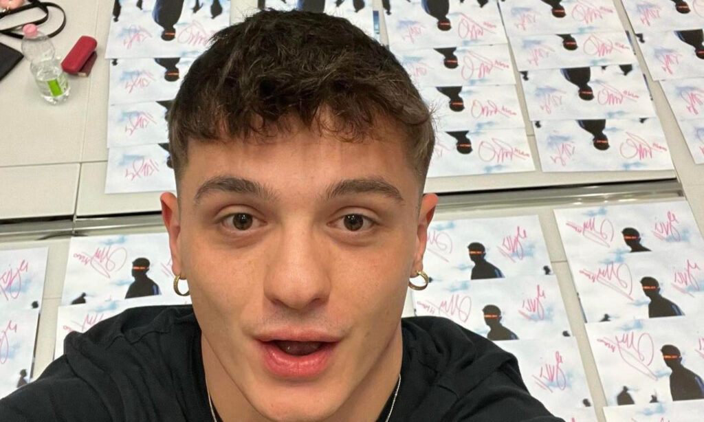 Sanremo 2023, chi è l’autore di ‘Polvere’ di Olly?