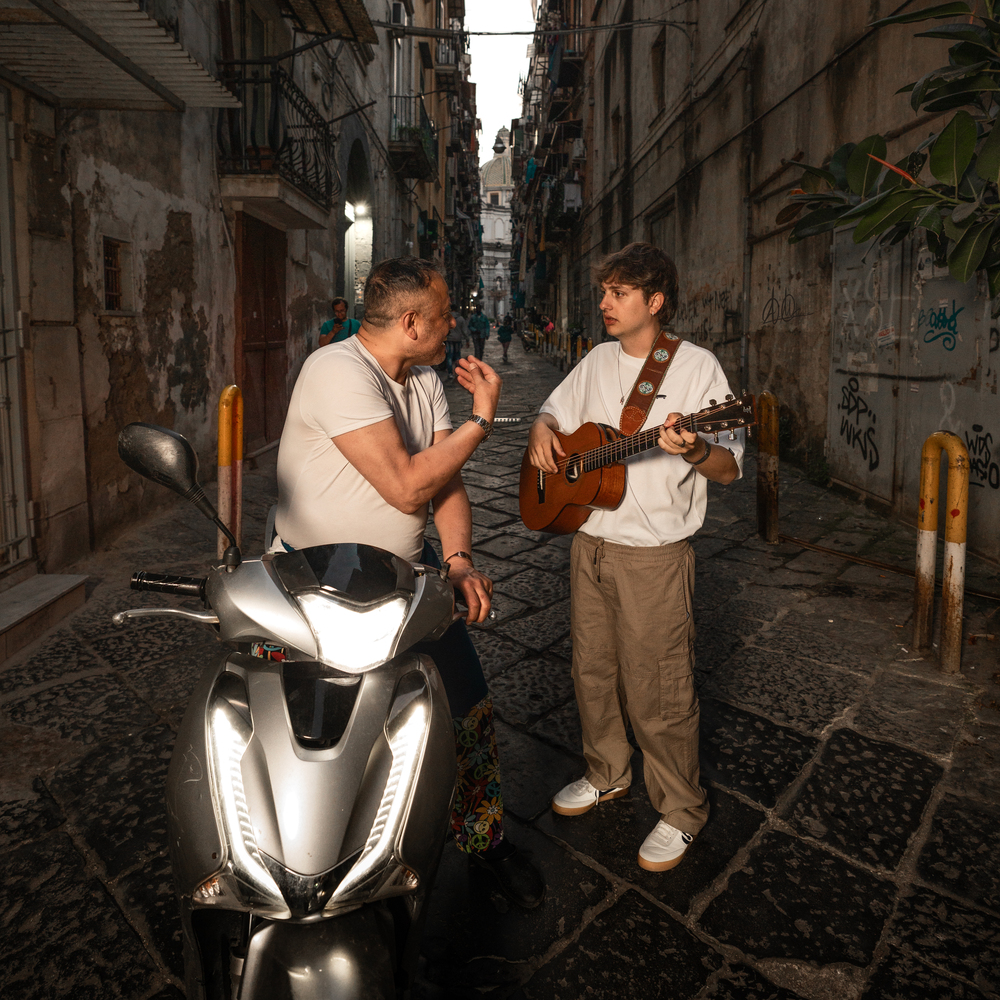 Gabriele Esposito: “T’ARREPIGLIE”, il singolo che unisce anima napoletana e produzione StarChild per Asino Dischi