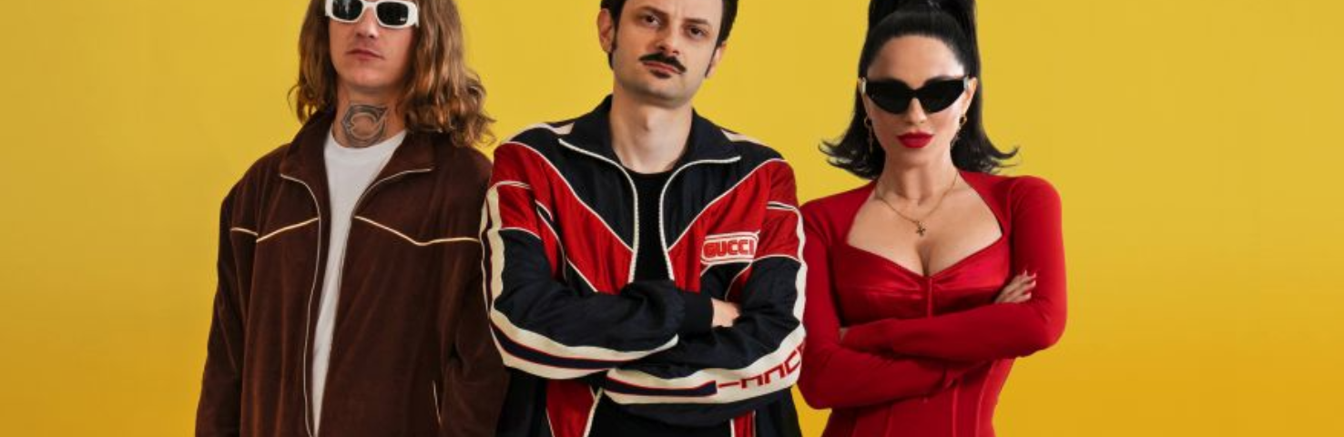 Fabio Rovazzi: trasforma il caos sentimentale nella nuova hit “Red Flag”, insieme a Paola Iezzi e Dani Faiv