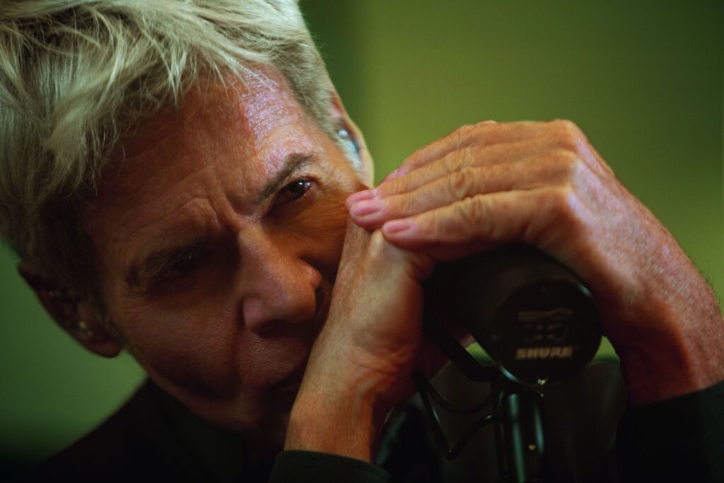 Baglioni, 40 anni di “La vita è adesso”: un album, un libro e un tour per celebrare il disco dei record