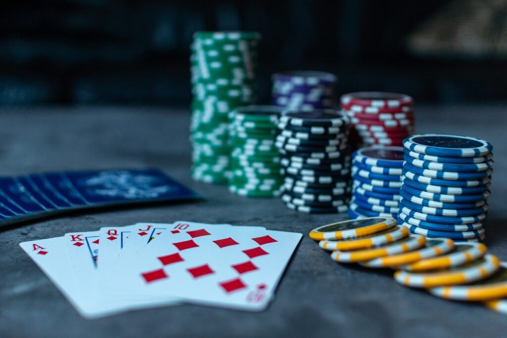 Il poker nelle note: giochi di carte e riferimenti ludici nella musica italiana