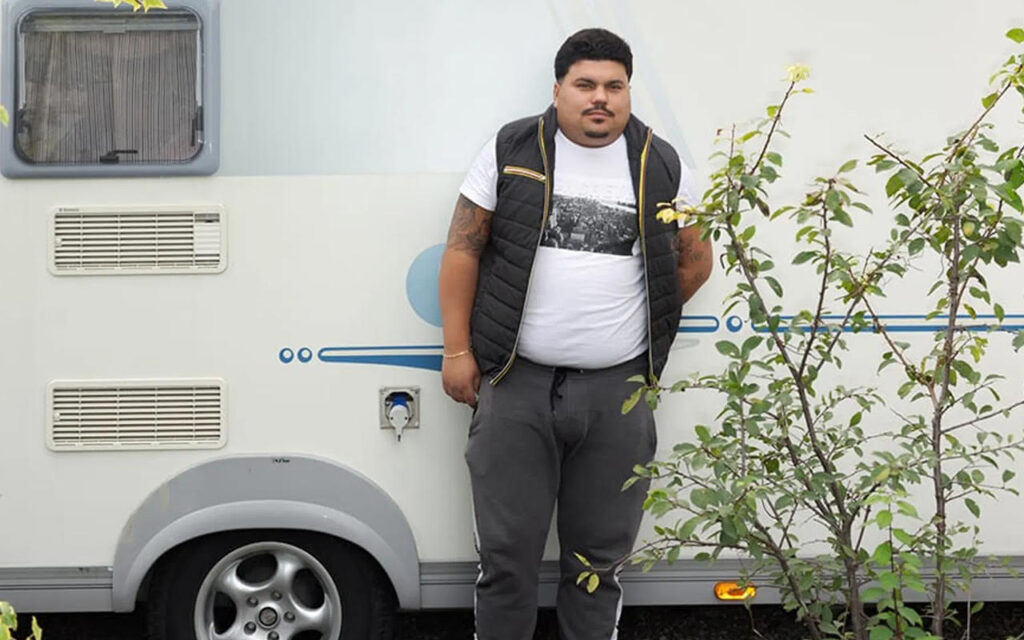 Dalle radici Sinti alle classifiche globali: Banfy conquista il mondo con la hit virale “Bam Bam”