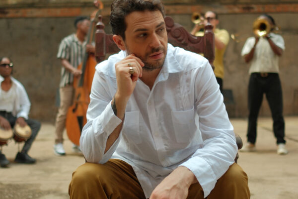 Il cantautore Walter Ricci pubblica il suo nuovo album “Neapolis Mambo”: un viaggio musicale che unisce Jazz e Mambo