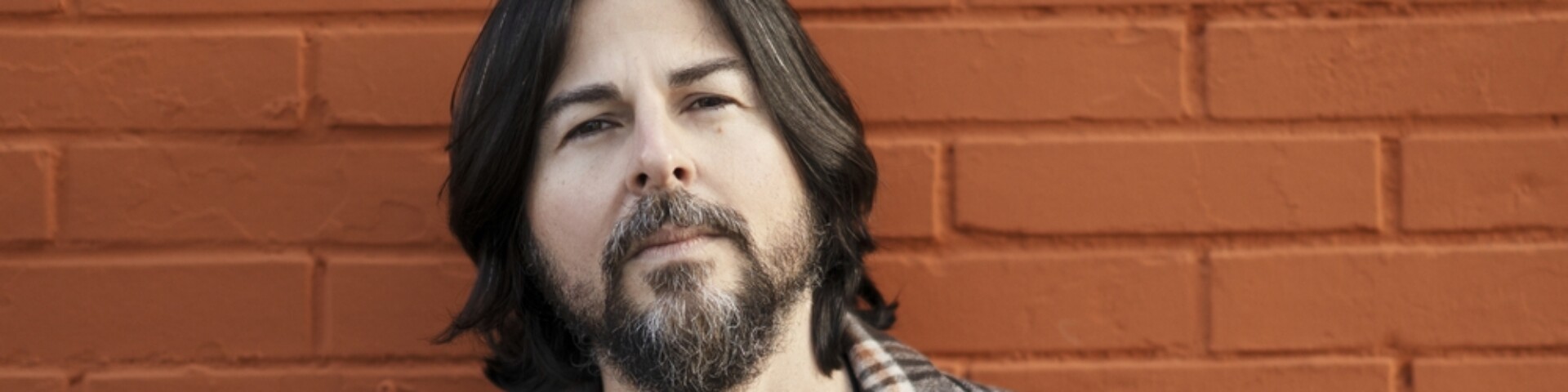 Gabriele Lopez: “Non ci credo” è il nuovo singolo, un viaggio introspettivo sulla rottura e la ricerca della felicità individuale