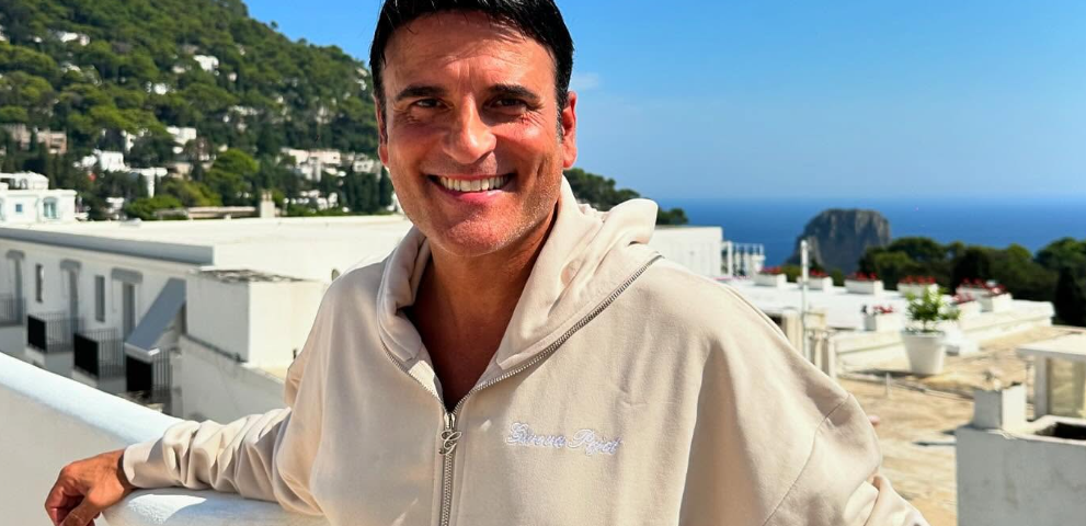 Sal Da Vinci vince Sanremo e De Martino si prende il futuro: il passaggio di consegne all’Ariston