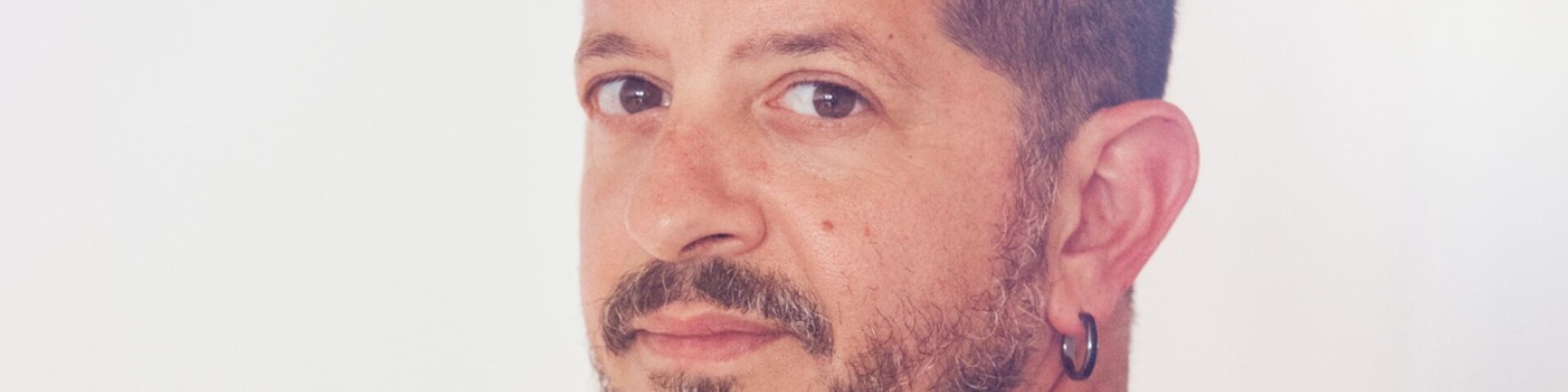 Giuseppe Anastasi presenta “Canzoni senza click”: la video intervista