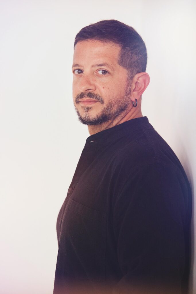 Giuseppe Anastasi presenta “Canzoni senza click”: la video intervista