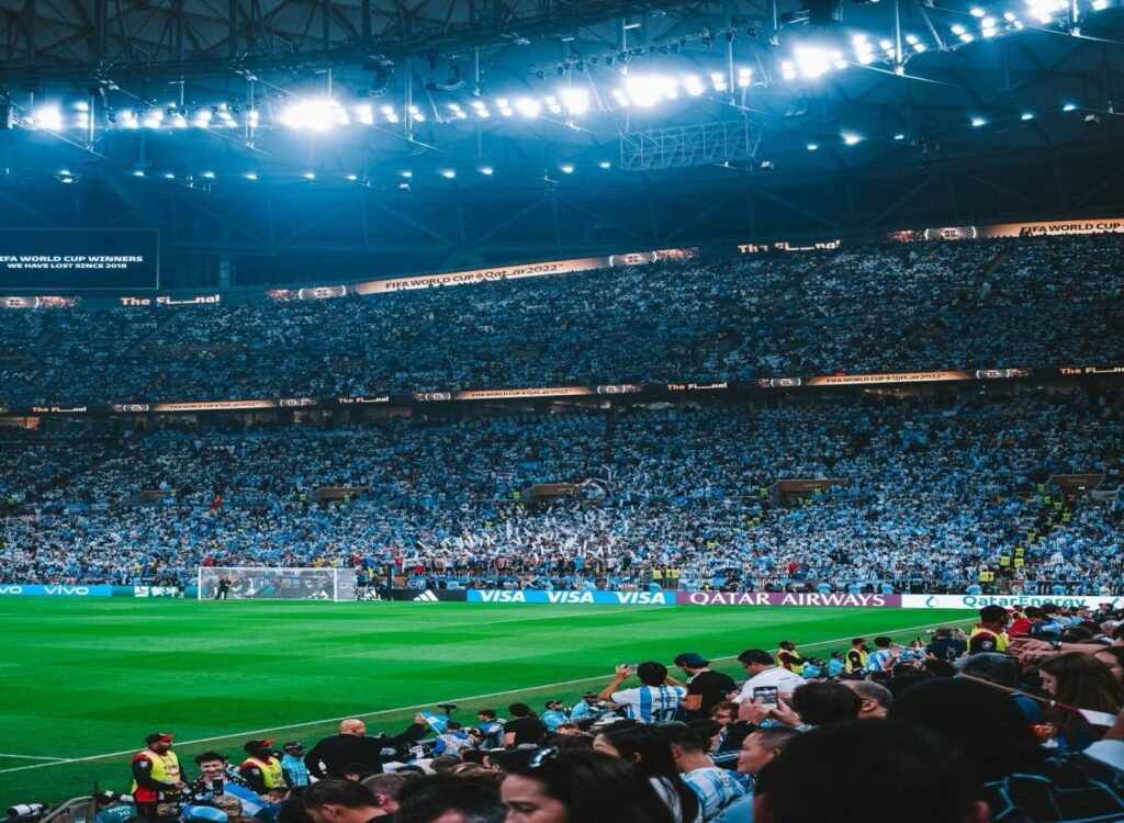 Quando lo stadio canta: gli inni e le canzoni che hanno fatto la storia del calcio italiano